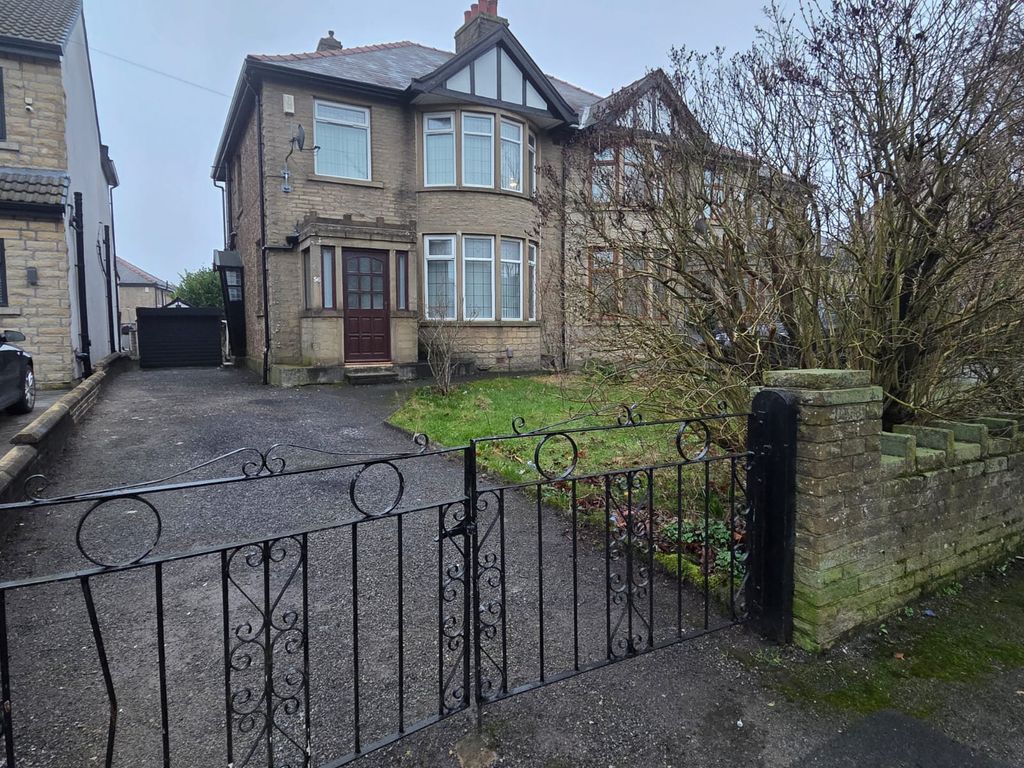 Property photo 1 of 18 56 Moore Avenue, Bradford, Bd6 3Hu