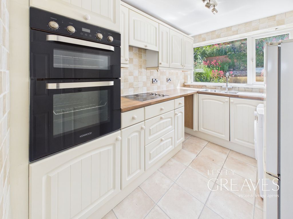 Property photo 2 of 14 Kitchen