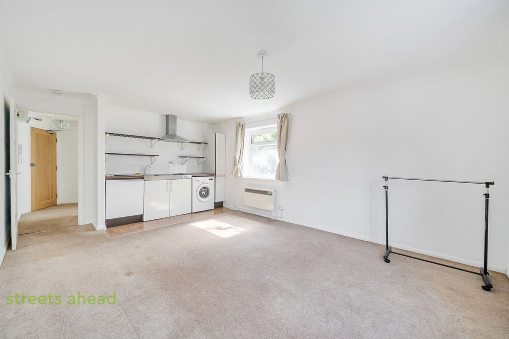 Property photo 3 of 12 Ac54F0Fb-9618-455...