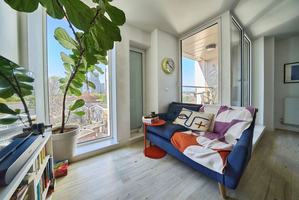 Property photo 2 of 19 Pbox-Img.Jpg