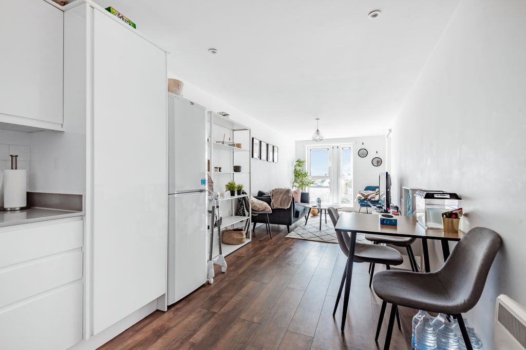 Property photo 3 of 8 725533 (4)