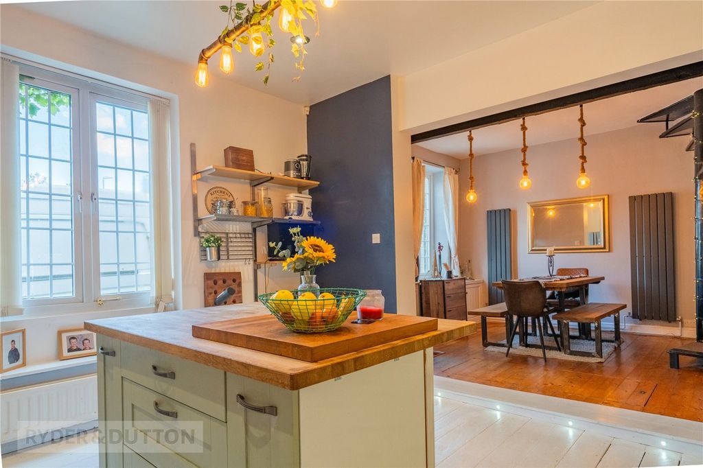 Property photo 1 of 24 Kitchen