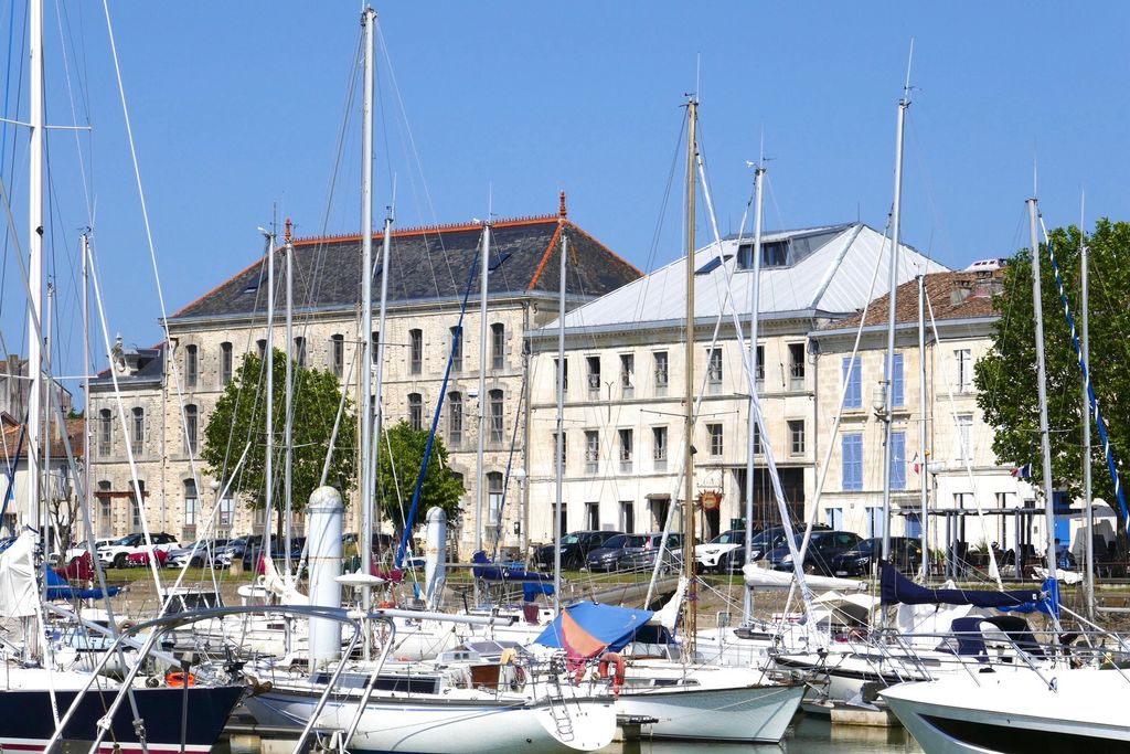 Property photo 1 of 115 2 Buildings Together Facing The Harbour