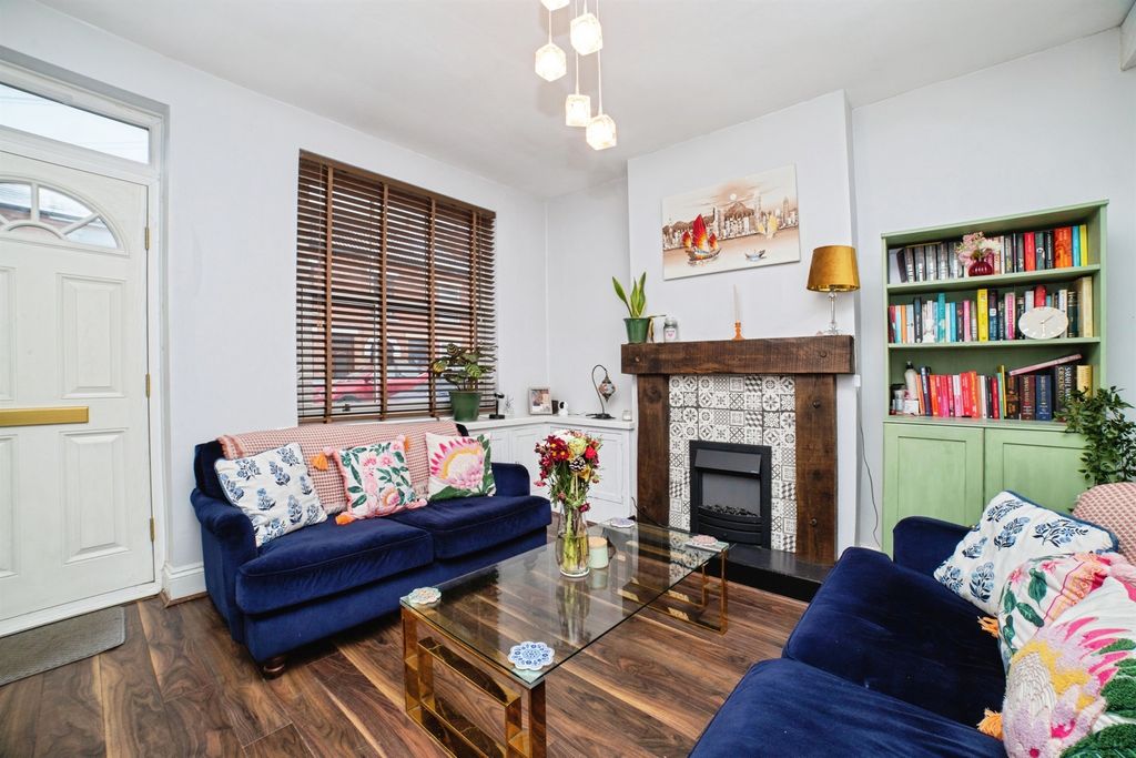 Property photo 2 of 19