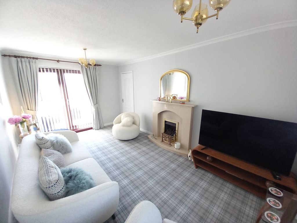 Property photo 2 of 16 Lounge