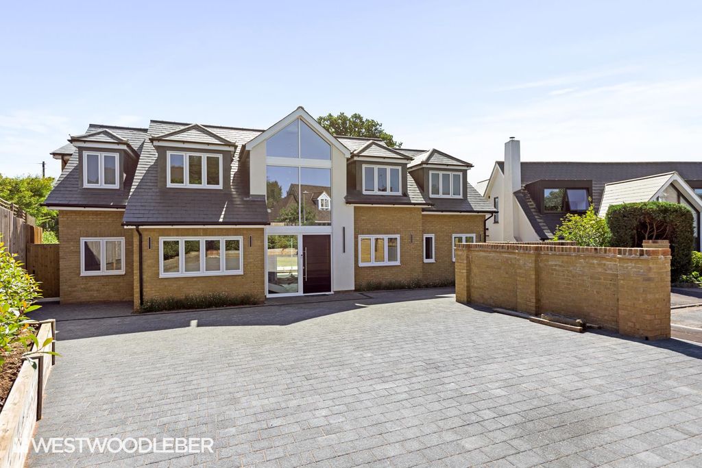Property photo 1 of 51 Badmintonplace_2.Jpg