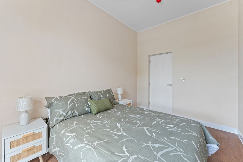 Property photo 3 of 33