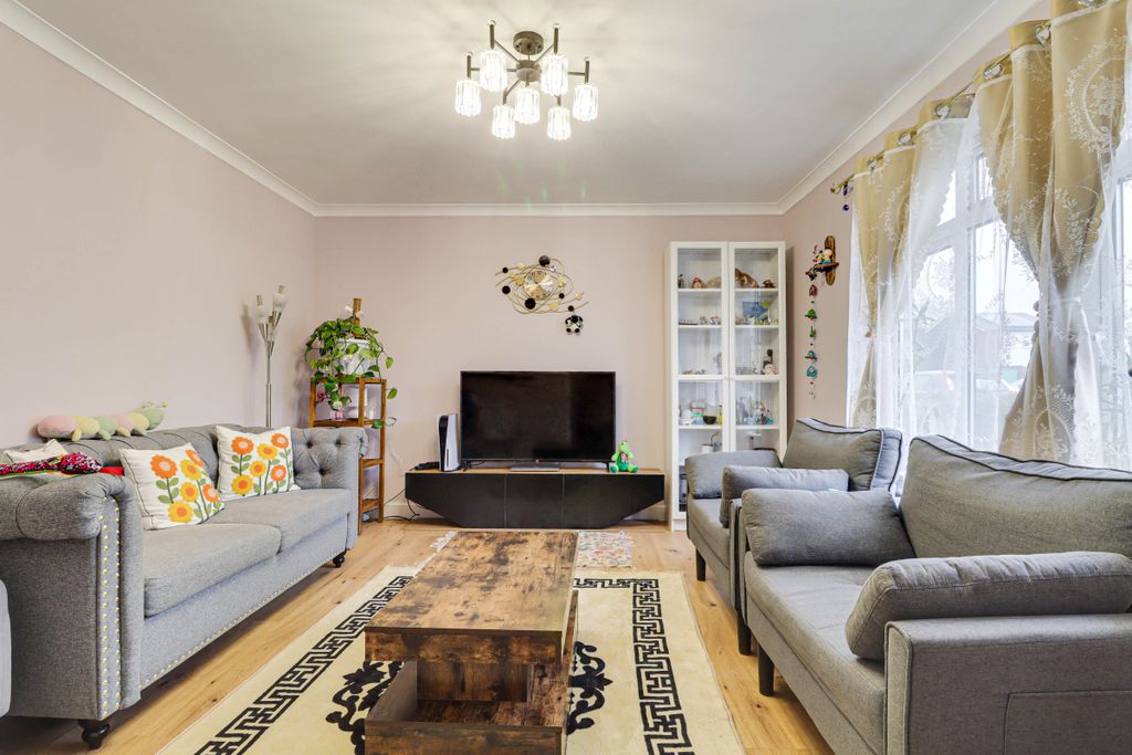 Property photo 2 of 11 Living Room