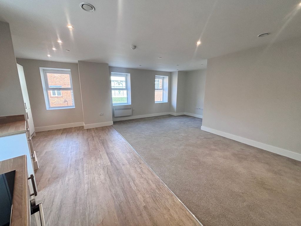 Property photo 1 of 7 Living Room