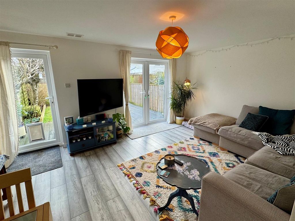 Property photo 2 of 9 14 Bramble Close Lounge