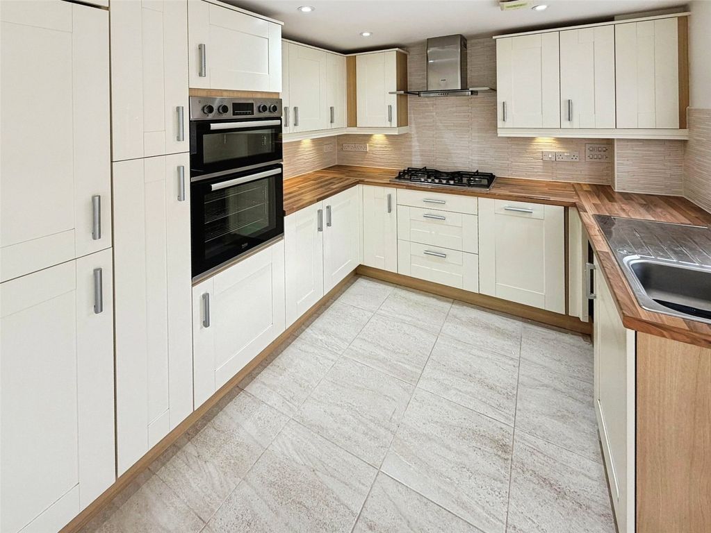 Property photo 2 of 21 Kitchen