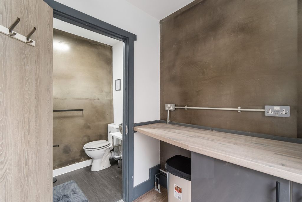 Property photo 3 of 9 0016