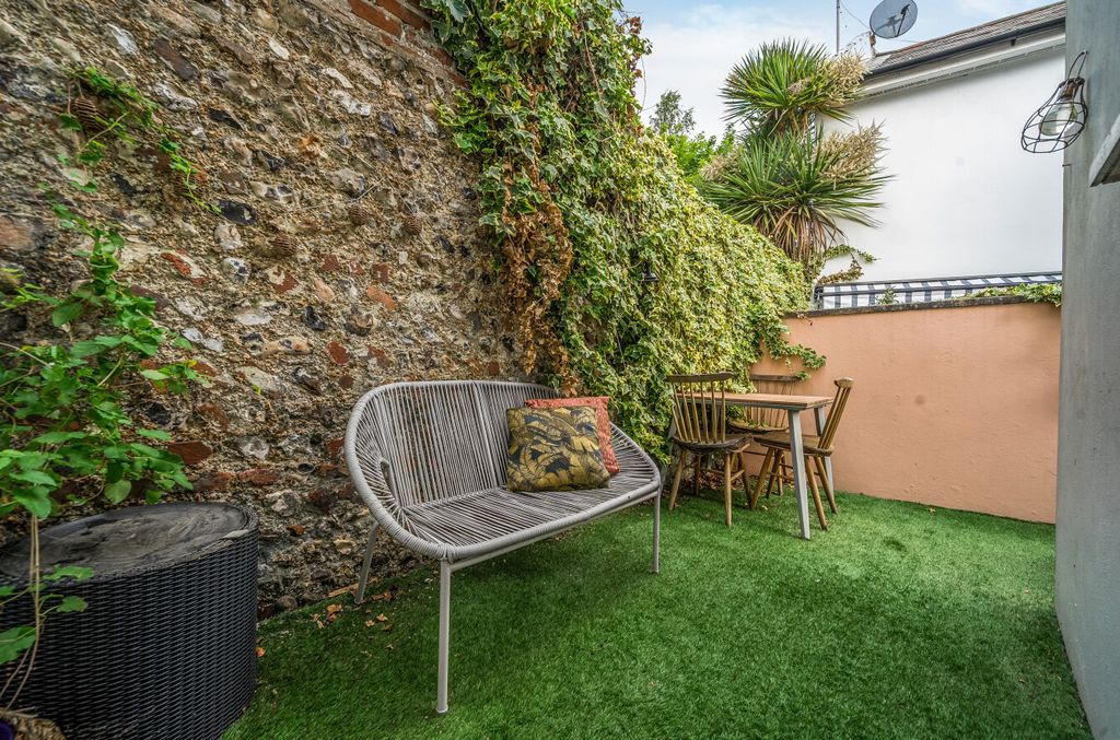 Property photo 3 of 8 1468832-12-6A1d4B...