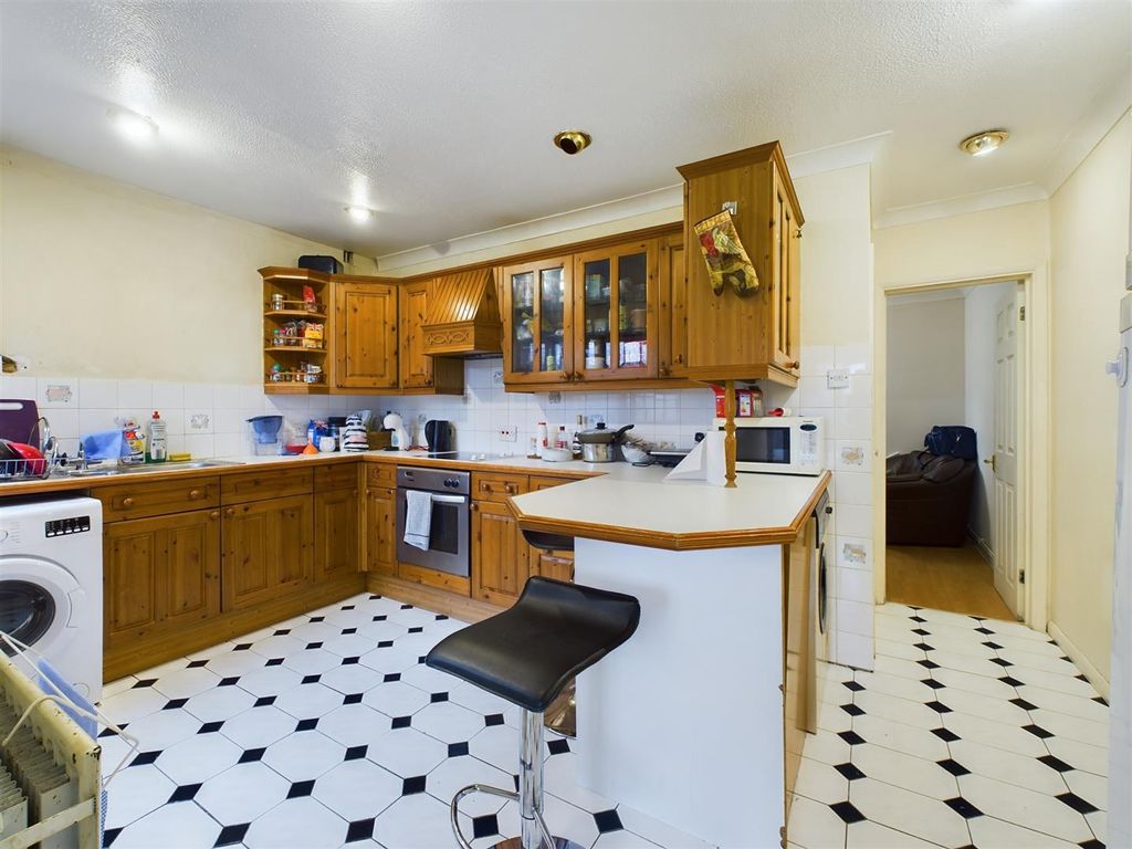 Property photo 2 of 12 Kitchen/Breakfast Room