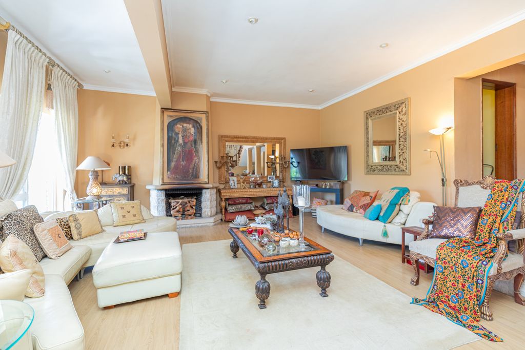 Property photo 3 of 49