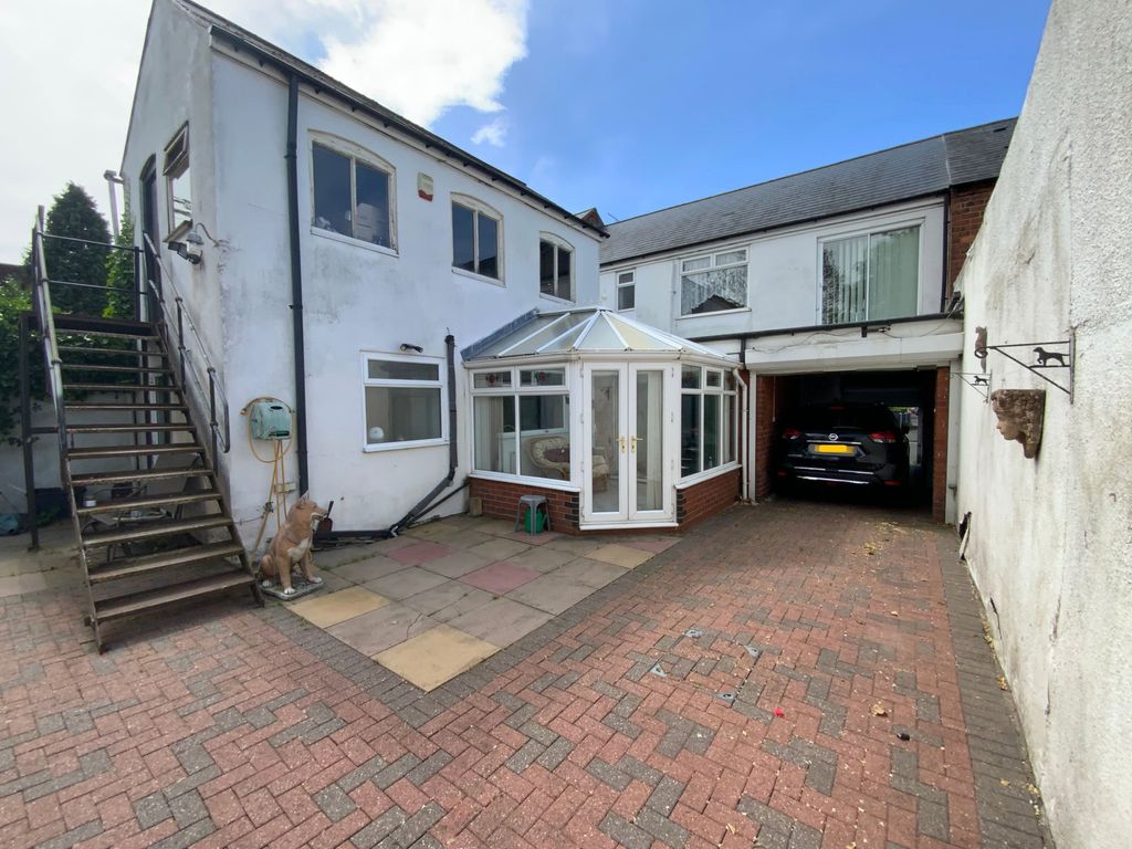 Property photo 2 of 20