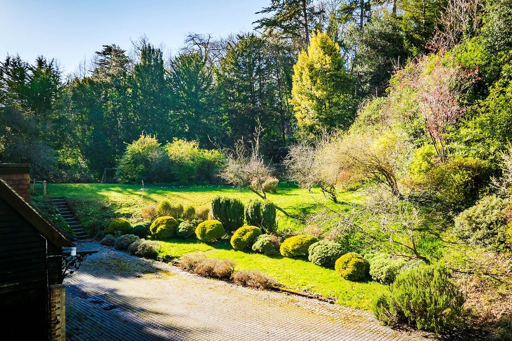 Property photo 3 of 37 House. Partnership