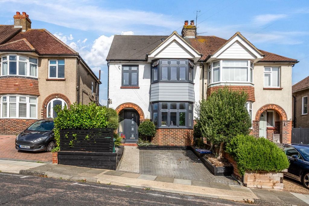 Property photo 1 of 25 Burlington Gardens-25.Jpg