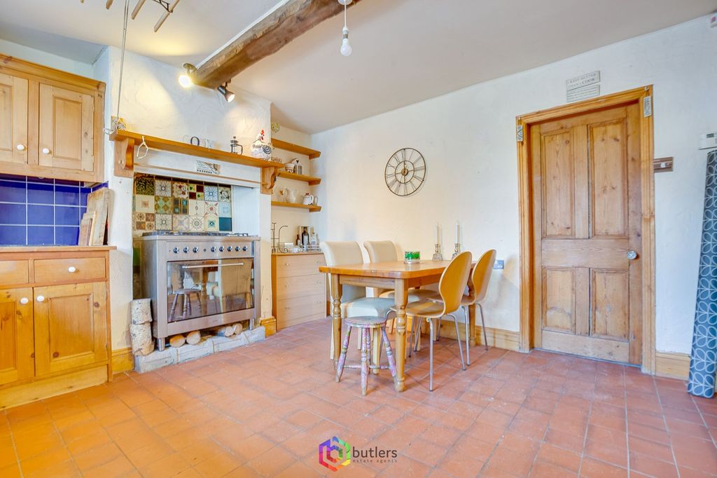 Property photo 2 of 31