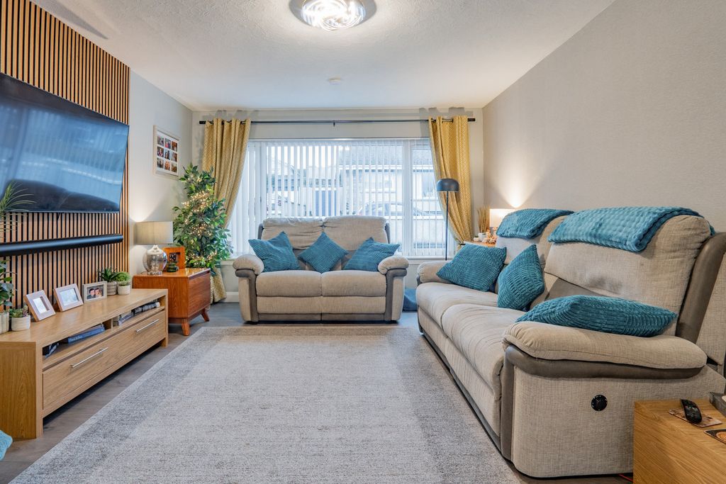 Property photo 3 of 28