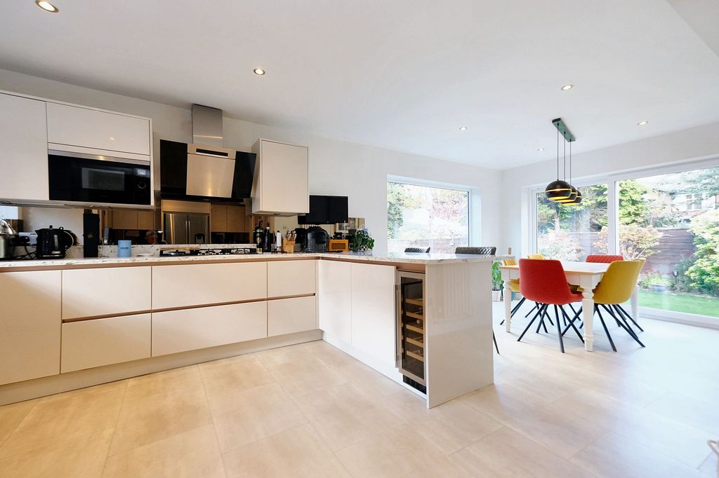 Property photo 3 of 25