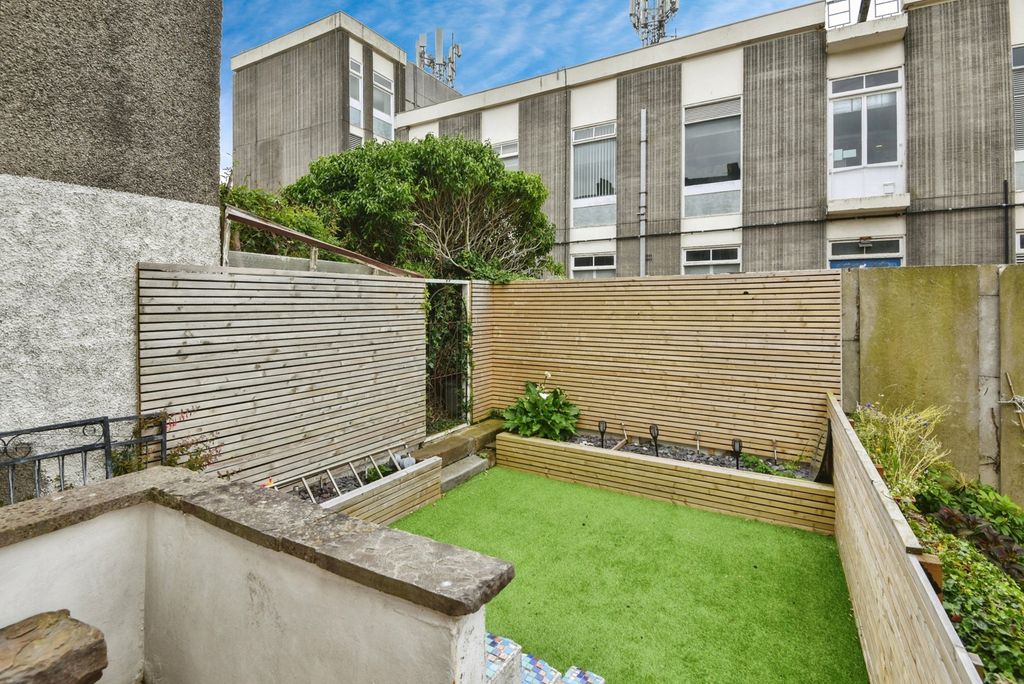 Property photo 2 of 17 Photo