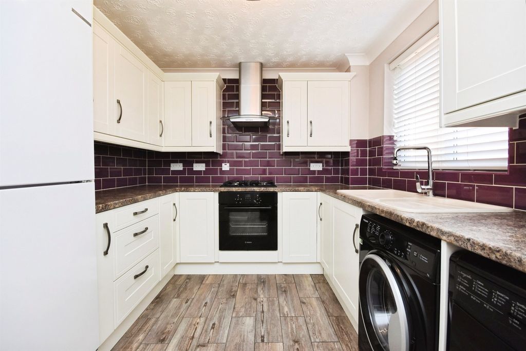 Property photo 2 of 27