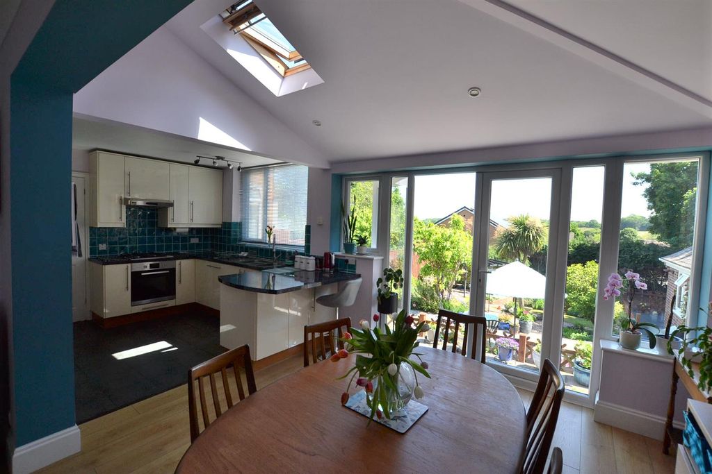 Property photo 2 of 35 Leicester Road (18).Jpg
