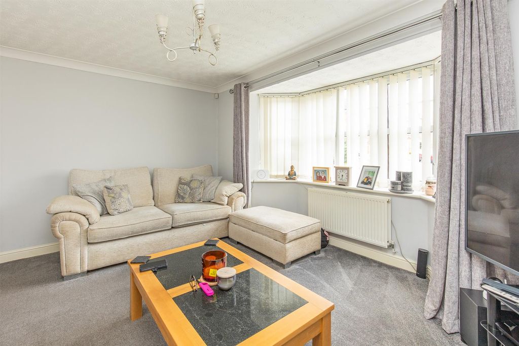 Property photo 3 of 20 Living Room