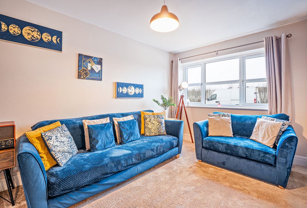 Property photo 3 of 18