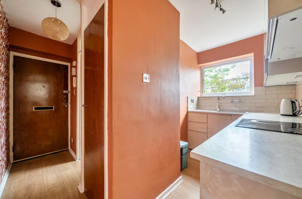 Property photo 3 of 11 Kitchen
