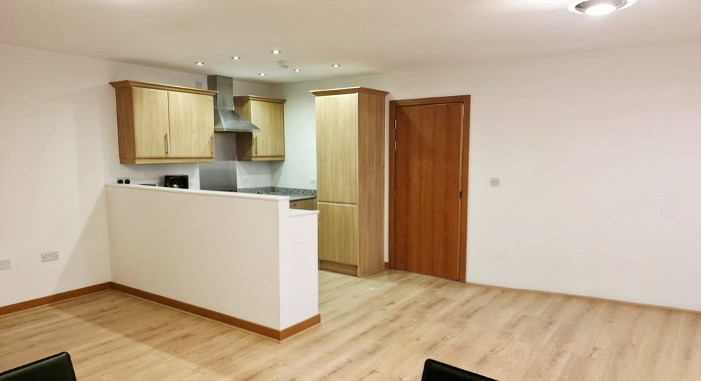 Property photo 3 of 6