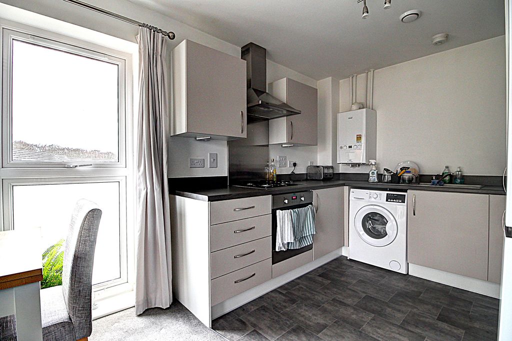 Property photo 3 of 10 Kitchen