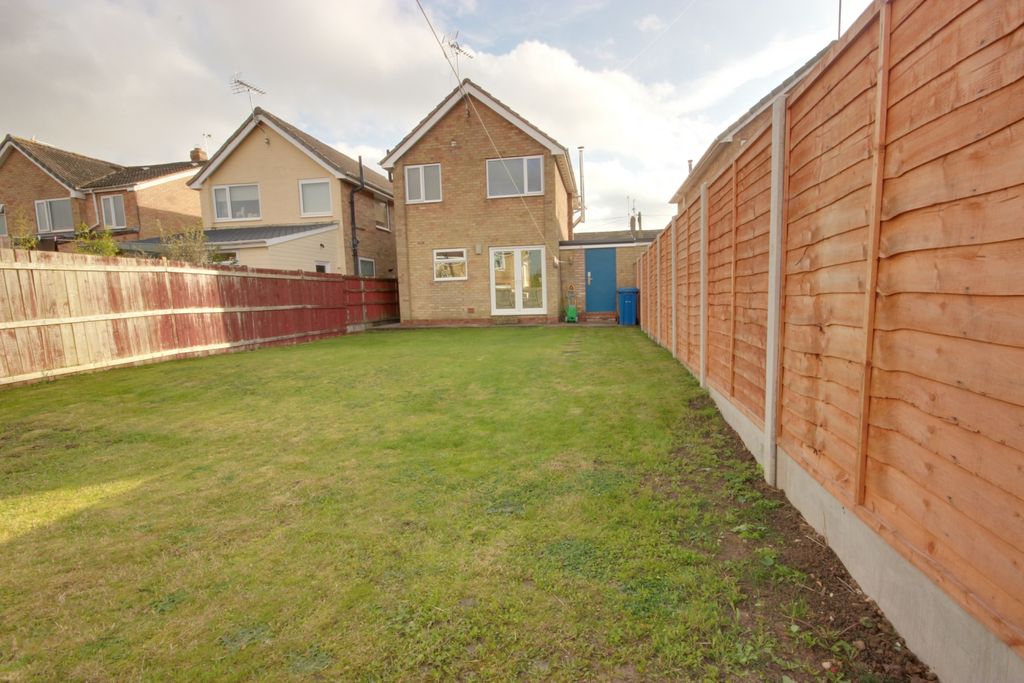 Property photo 3 of 17 1 Garden B