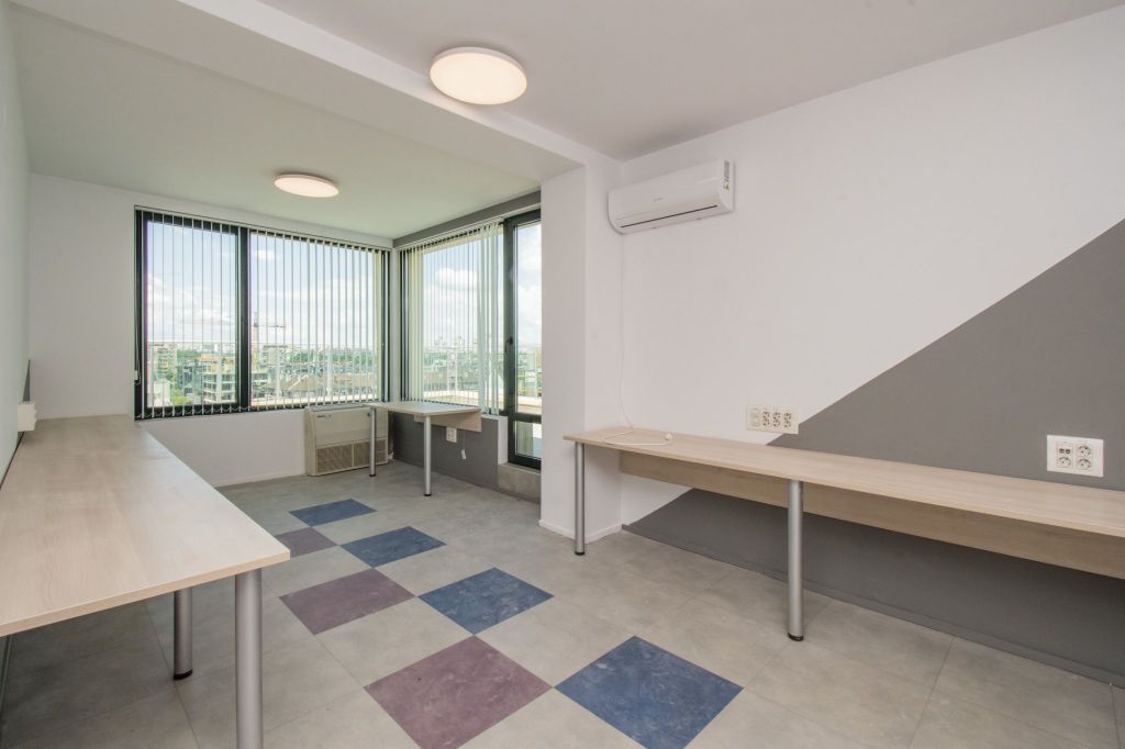 Property photo 2 of 12 <Alttext/>