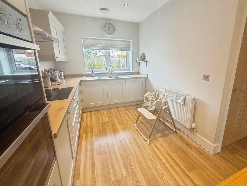 Property photo 2 of 25 Kitchen/Diner