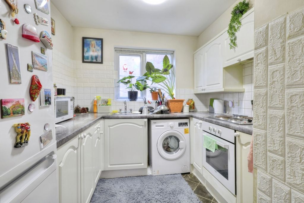 Property photo 3 of 13 Kitchen