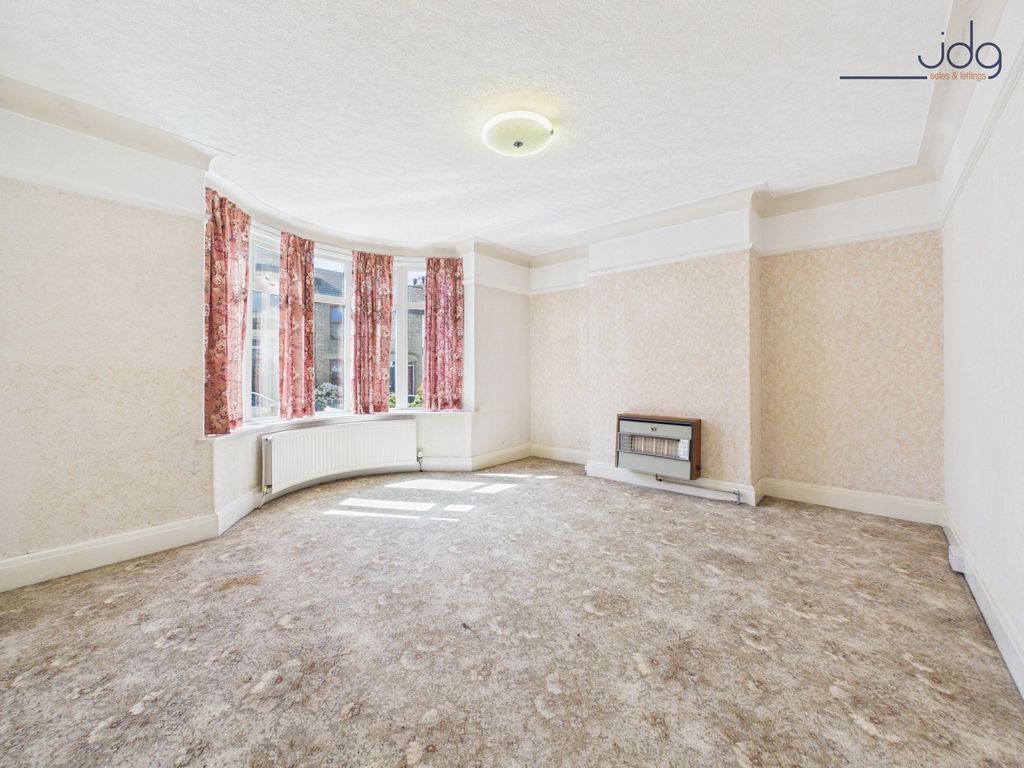 Property photo 2 of 14 Living Room