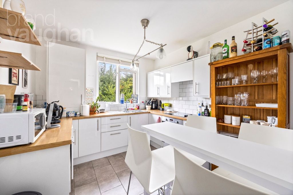 Property photo 2 of 19 Picture No. 11