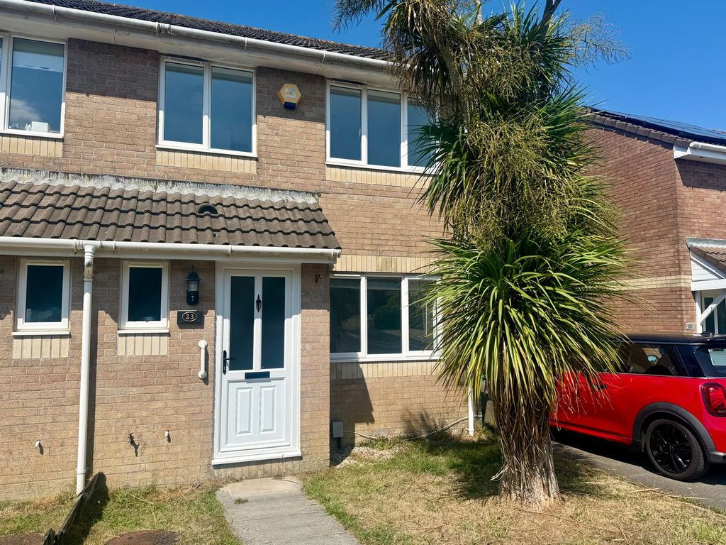Property photo 1 of 11 Front