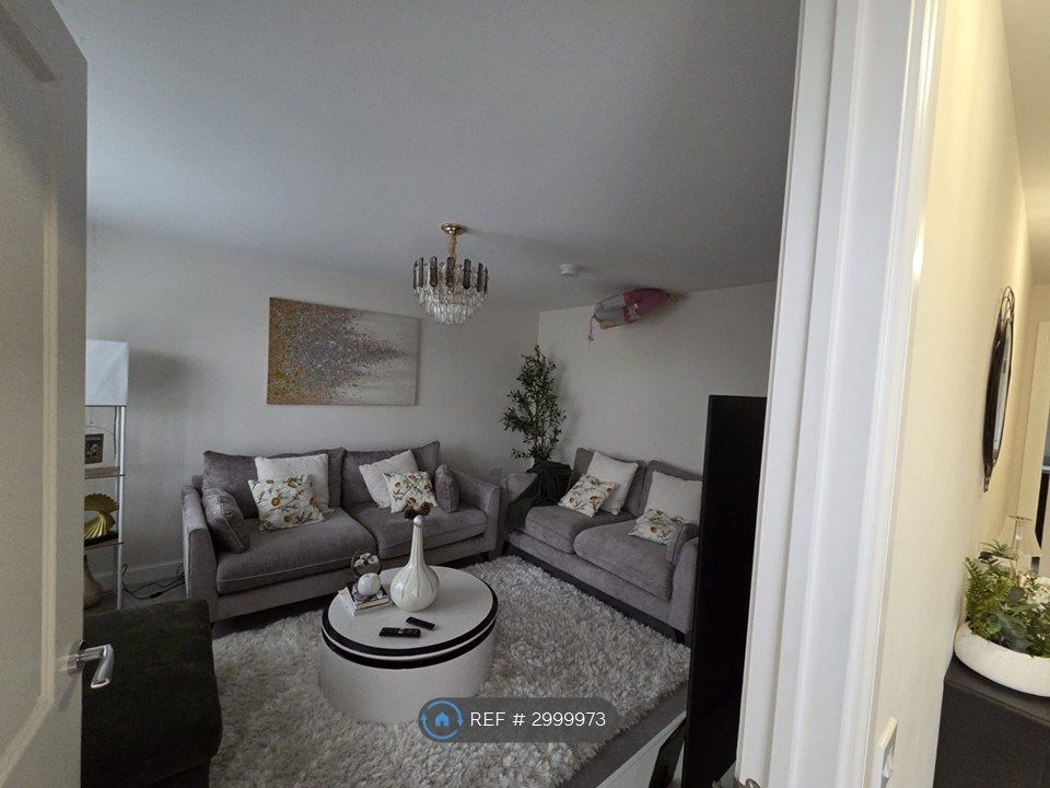 Property photo 3 of 14 Main Lounge