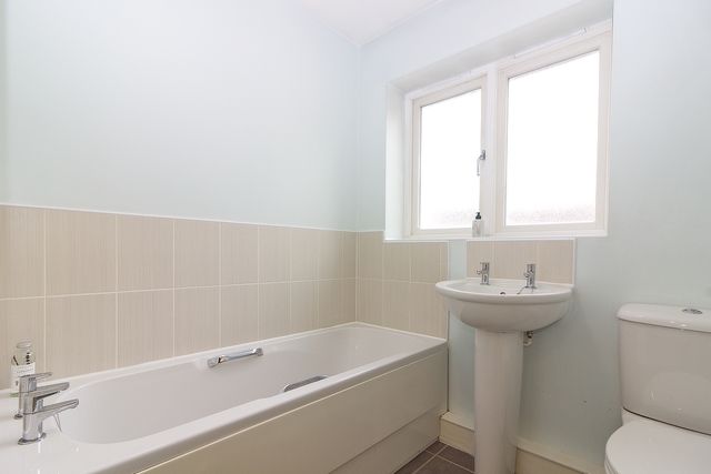 Property photo 3 of 10 Bathroom