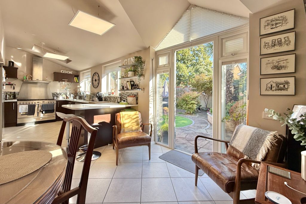 Property photo 2 of 21 Kitchen/Dining Room