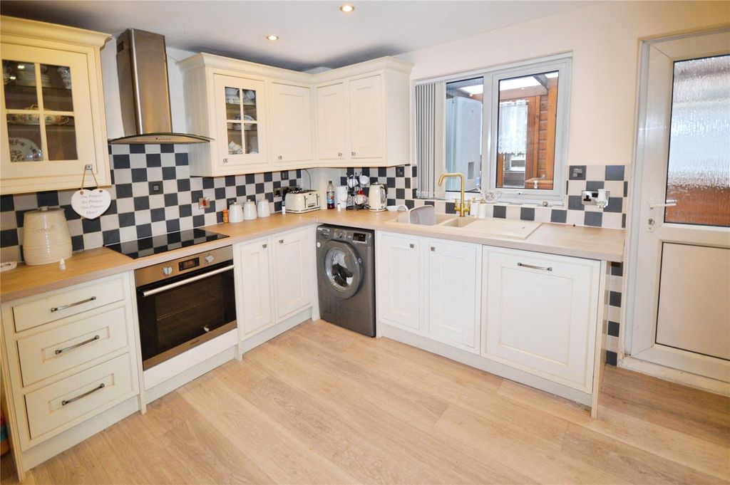 Property photo 2 of 19 Kitchen/Dining Room