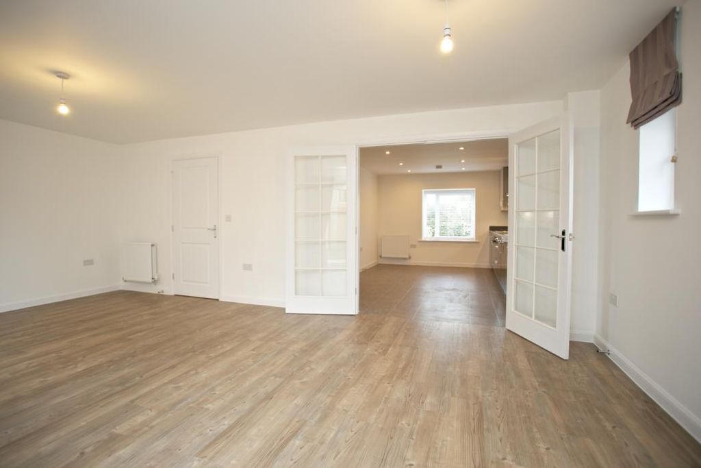 Property photo 3 of 11 Living Room