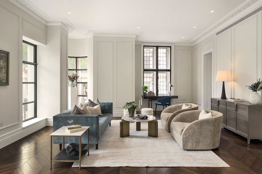 Property photo 3 of 17 Living Room