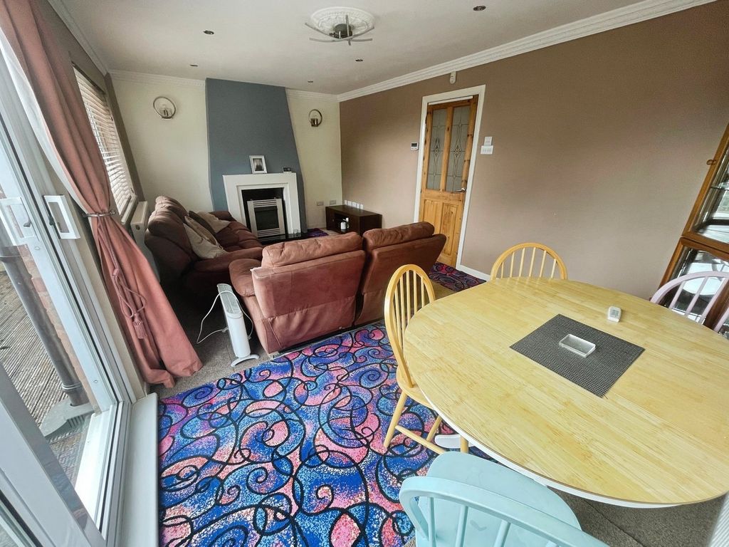 Property photo 2 of 15 Lounge/Diningroom