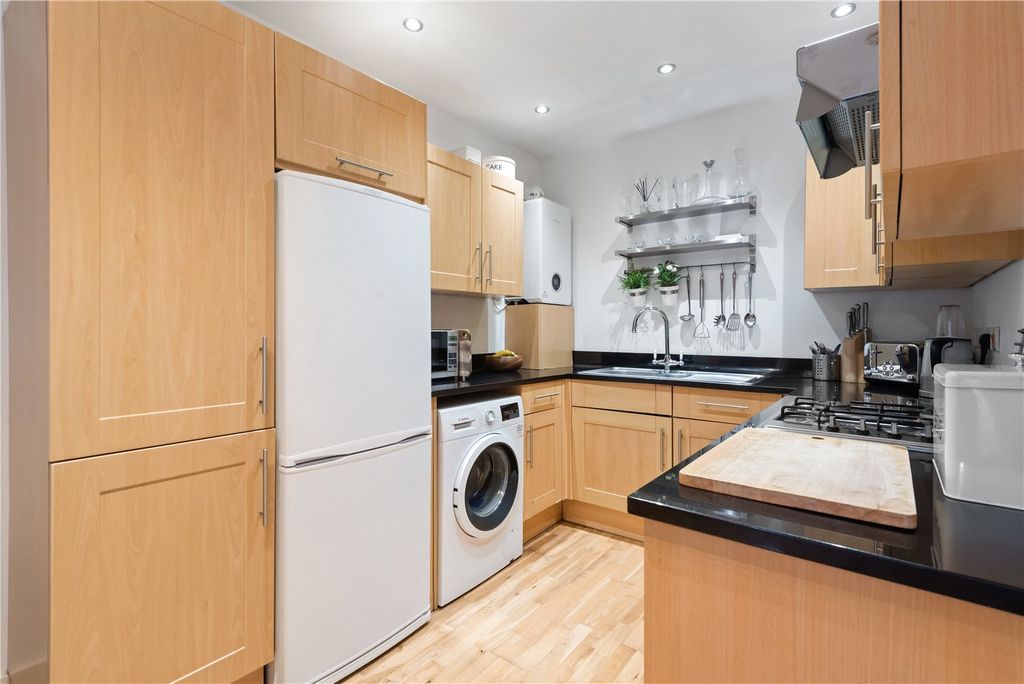 Property photo 3 of 9 Kitchen
