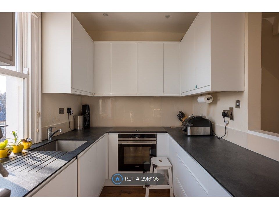 Property photo 3 of 19 Modern Fully Fitted Kitchen