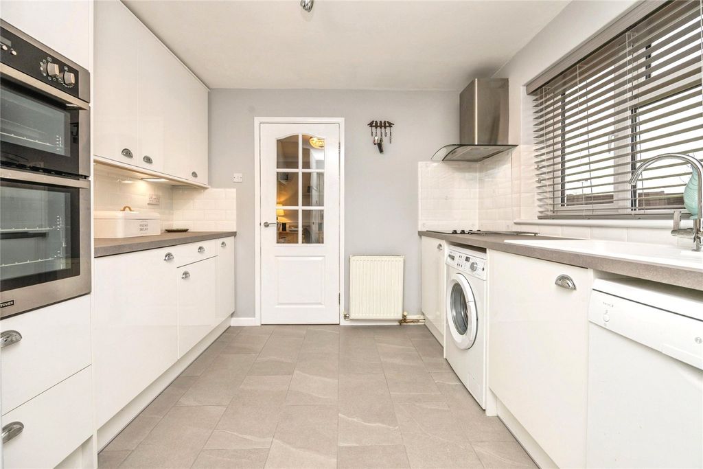 Property photo 3 of 16 Kitchen